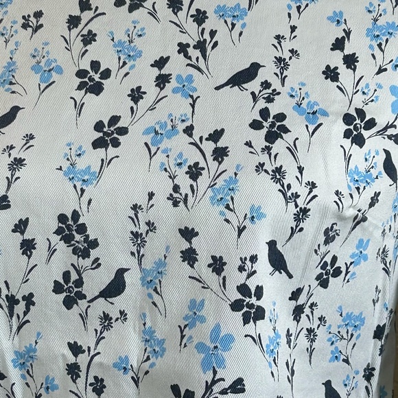 EUC Draper James Floral Bird Cotton Denim Top | crew neck with keyhole - button - Picture 2 of 7